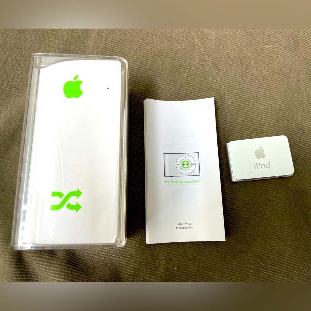 COPY - 🍏iPod Shuffle. 2nd generation 1GB. 2006. 240 songs. Buy charger online.